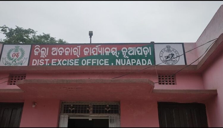 ଖରିଆରରୋଡରୁ ଅପମିଶ୍ରିତ ନକଲି ବିଦେଶୀ ମଦ ଜବତ, ଜଣେ ଗିରଫ